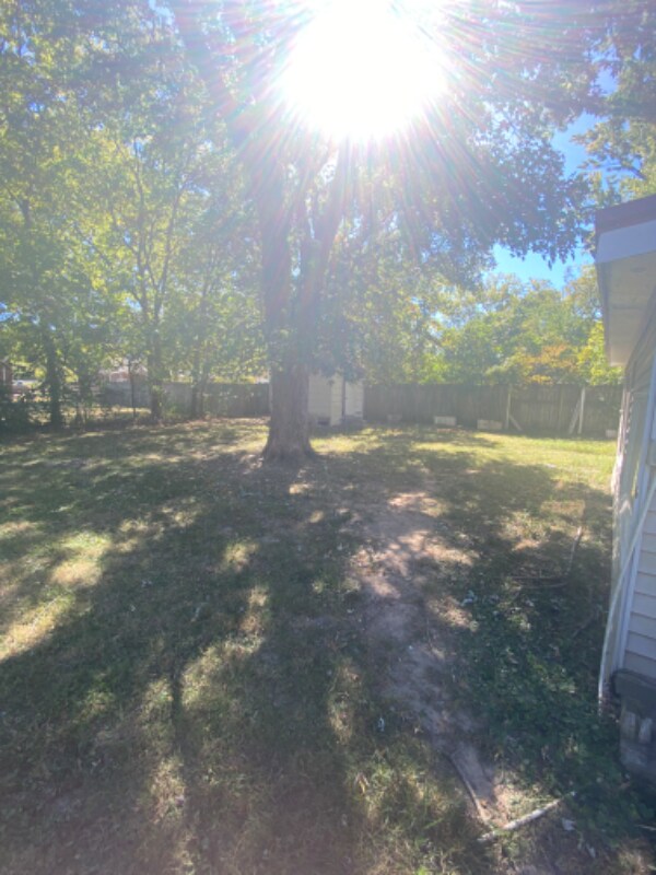 Building Photo - 625 Martha Ave