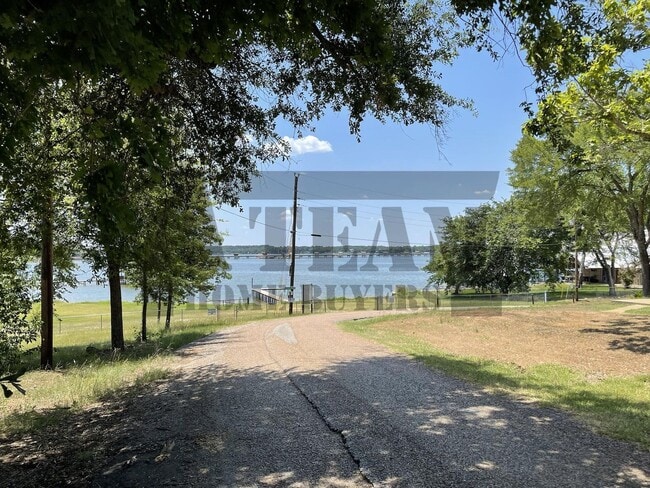 Building Photo - Cozy Lake View 2 Bed 1 Bath house for rent!