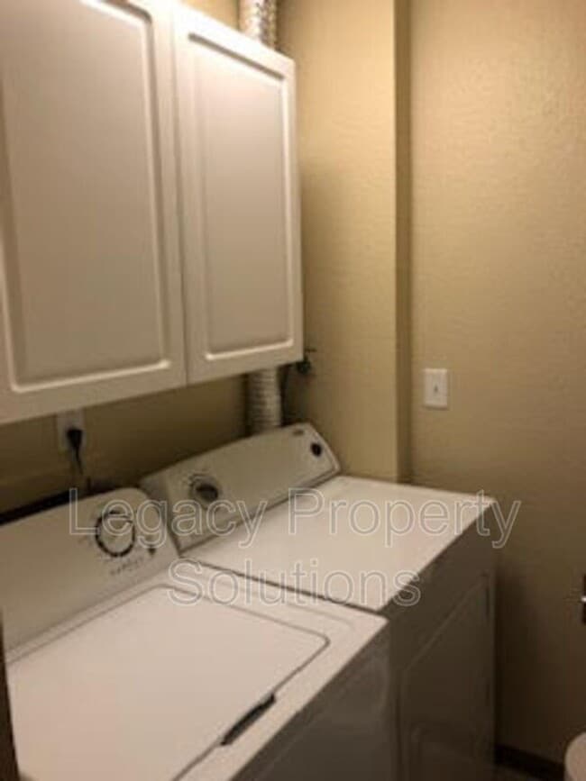 Building Photo - Modern Twin home in North Bismarck – Convenient Location & Comfortable Living!