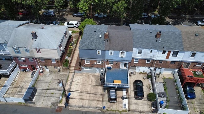 Building Photo - 323 Stevens Ave