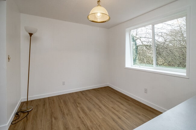 Building Photo - 13314 86 Ave E