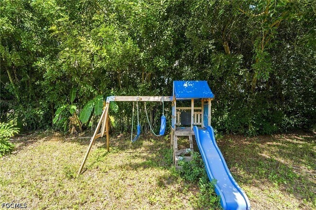 Building Photo - 18918 Cypress View Dr