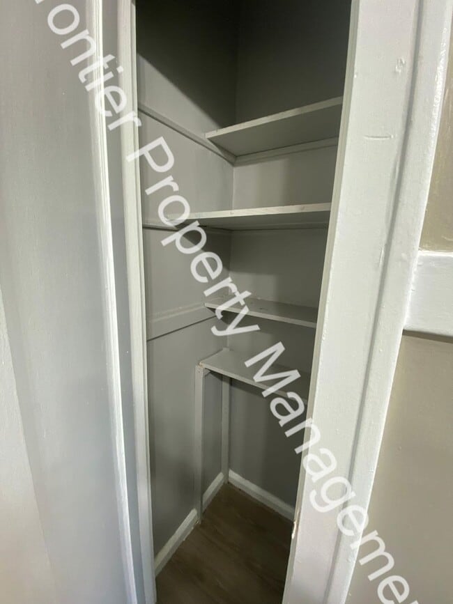 Building Photo - 2 Bed 1 Bath in Dutchtown!