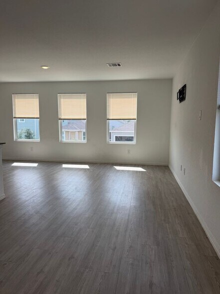 Building Photo - 20418 Onyx Ring