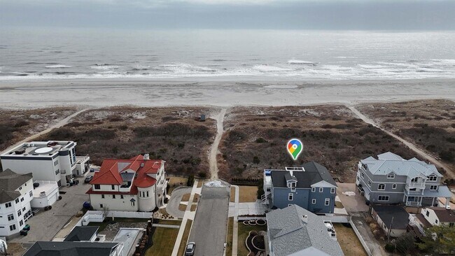 Building Photo - 404 21st St S