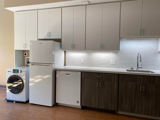 Building Photo - 83 Hanover St