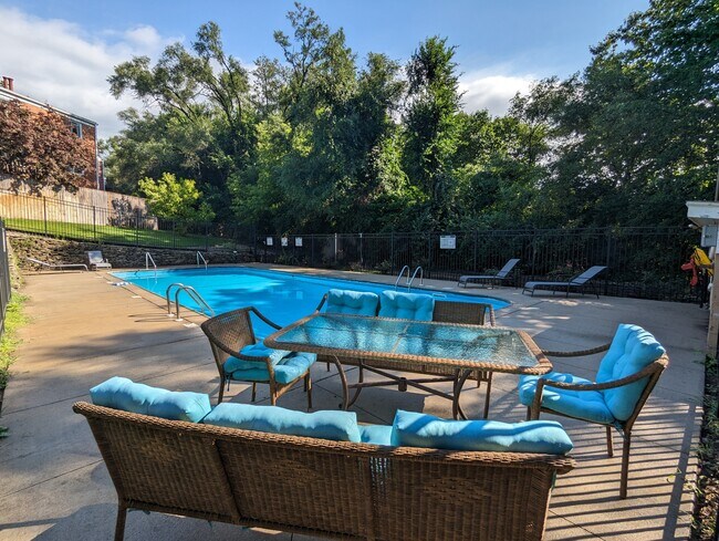 Building Photo - 719 Whitcomb St