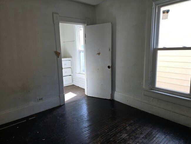 Building Photo - 1806 N Peoria Ave