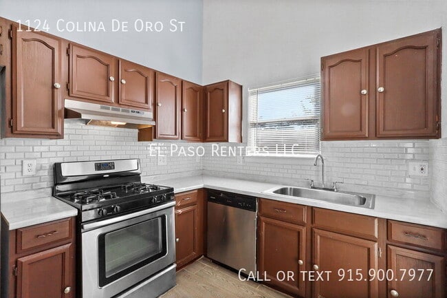 Building Photo - 1124 Colina De Oro St