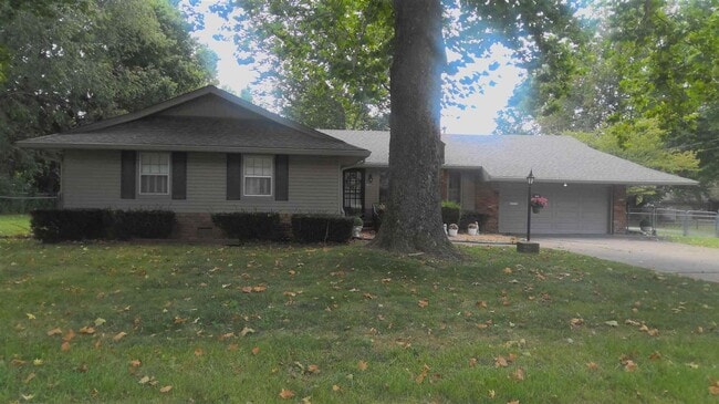 Primary Photo - Charming Brentwood Home in Southeast Sprin...