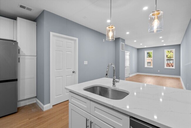 Building Photo - 1613 Edmondson Ave