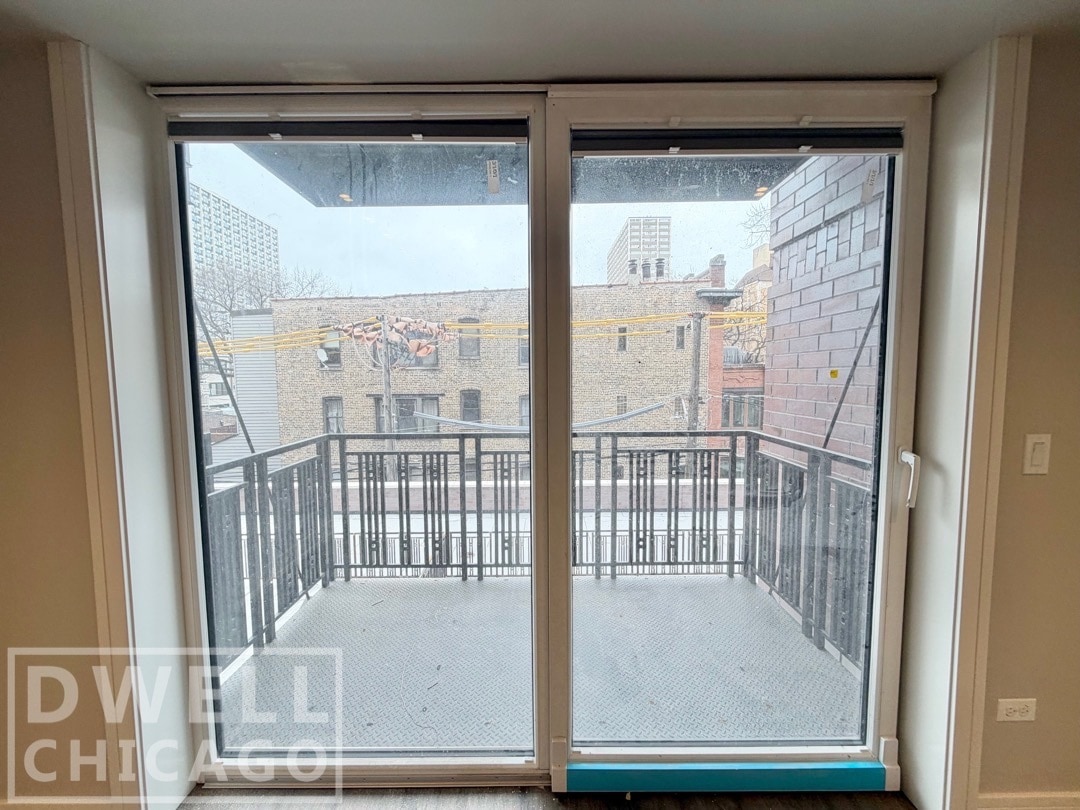 Building Photo - 938 W Carmen Ave