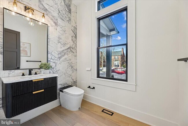 Building Photo - 4428 Albemarle St NW