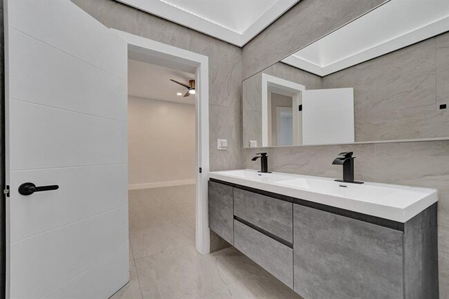 Building Photo - 3501 N Park Rd