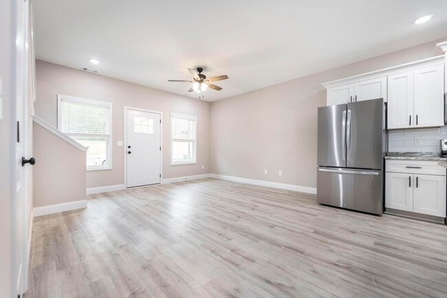 Building Photo - 316 Beau Claire Cir