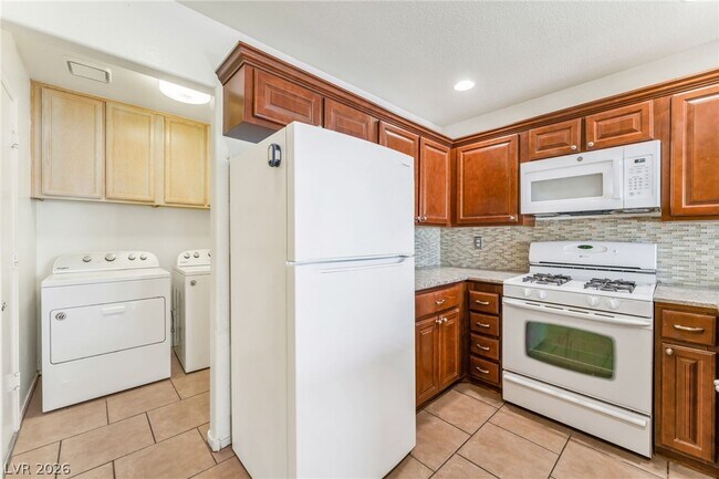 Building Photo - 3467 Blue Heather Dr