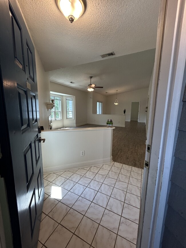 Building Photo - 104 Breezewood Dr