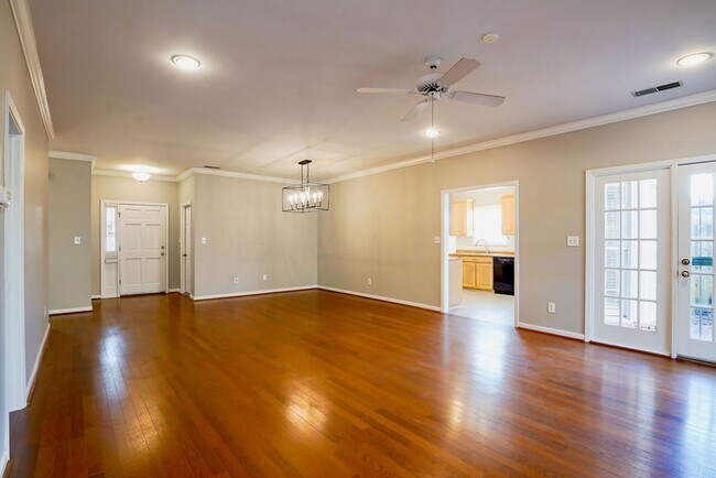 Building Photo - Vestavia Hills - cute and ready to move in NOW!