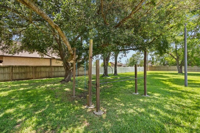 Building Photo - 616 Westwood Cir