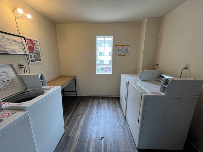 Building Photo - 1945 Glendon Ave