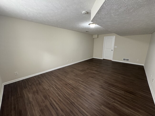Building Photo - 7585 Western Gailes Dr