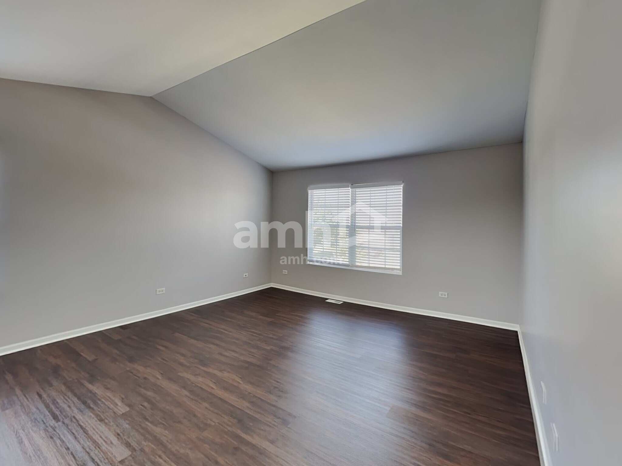 Building Photo - 1401 Roth Dr