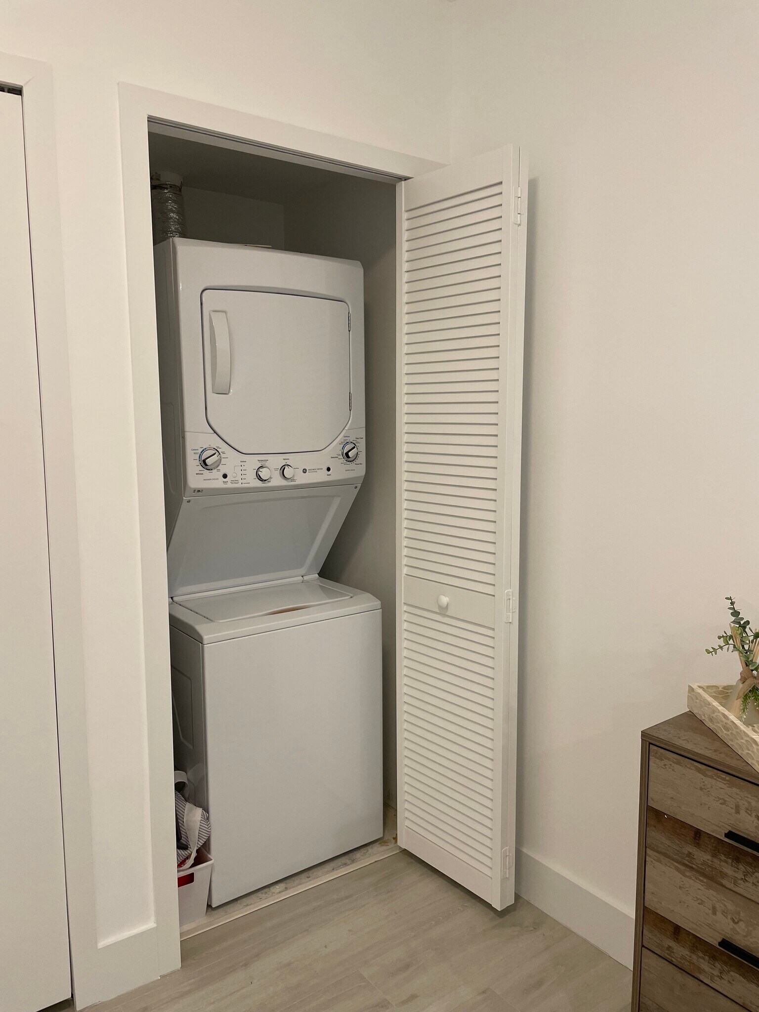 Washer dryer - 13800 Highland