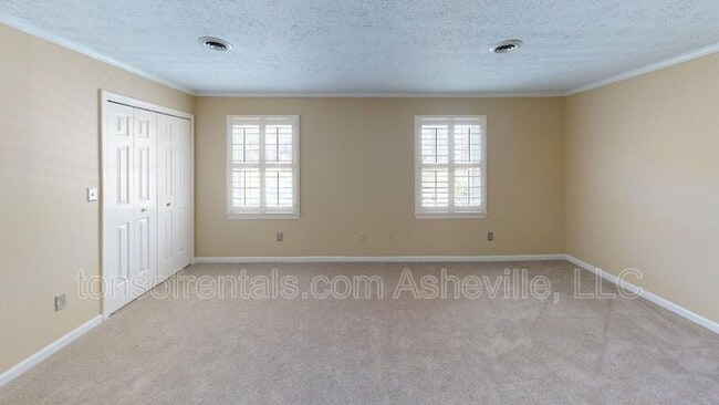 Building Photo - 1409 Kensington Rd