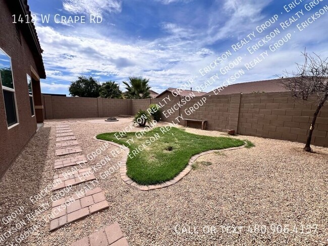 Building Photo - 1418 W Crape Rd