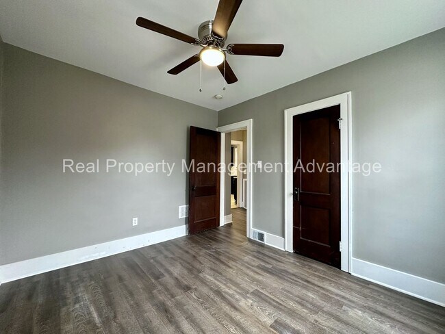 Building Photo - 851 Gardendale.