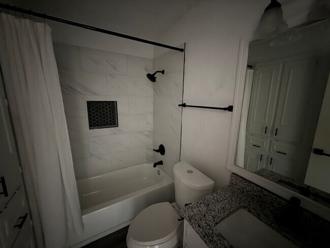 Building Photo - Freshly updated and move-in ready, this 4 bedroom, 2 bath home in Copperas Cove