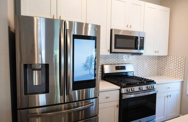 Building Photo - 118 Radcliffe Ave