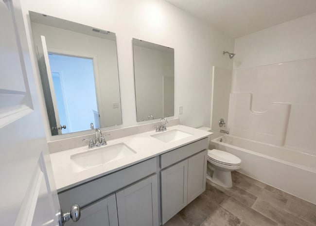 Building Photo - 2415 Fir Dr