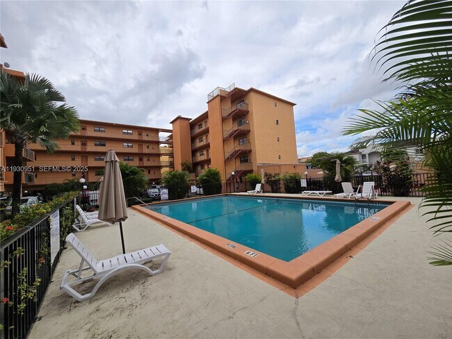 Building Photo - 1800 W 54th St