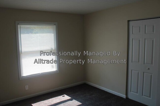 Building Photo - 2020 Peabody Ln