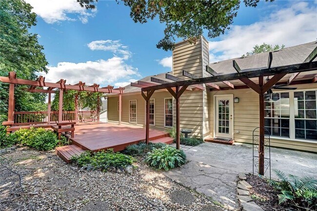 Building Photo - 487 Ravinia Way