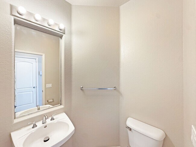 Building Photo - SD: Spacious 3BD/3BA Home in University City with Community Pool, Backyard Patio & 2-Car Garage