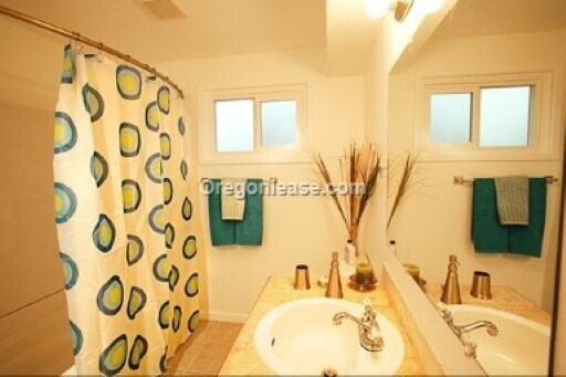 Building Photo - One bedroom pet friendly second floor unit near downtown Eugene.