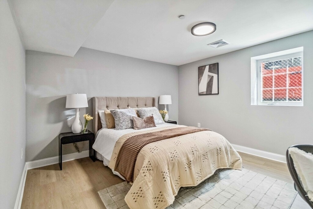 Building Photo - 16 Alston St