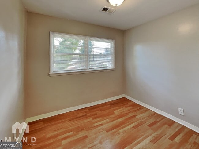 Building Photo - 450 Fairburn Rd NW