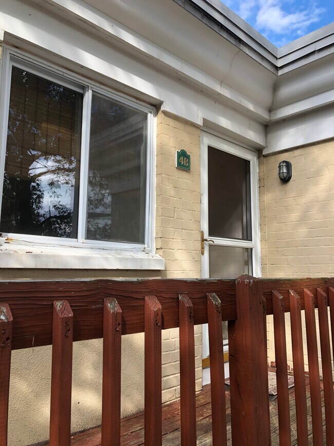 Building Photo - 1 Lake Ave