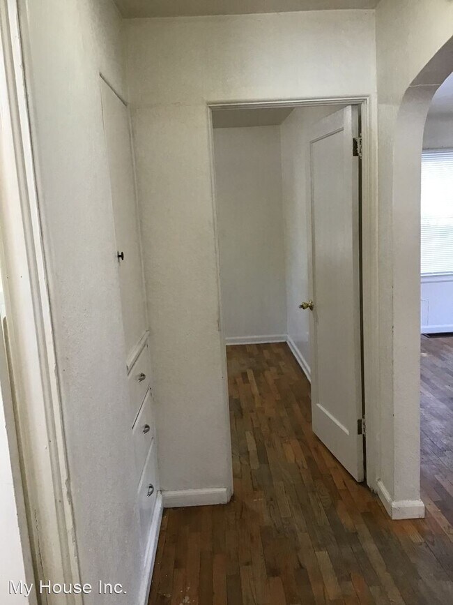 Building Photo - 3 br, 1 bath House - 1120 West Myrtle Street