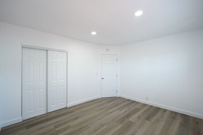 Building Photo - Dracaea Avenue