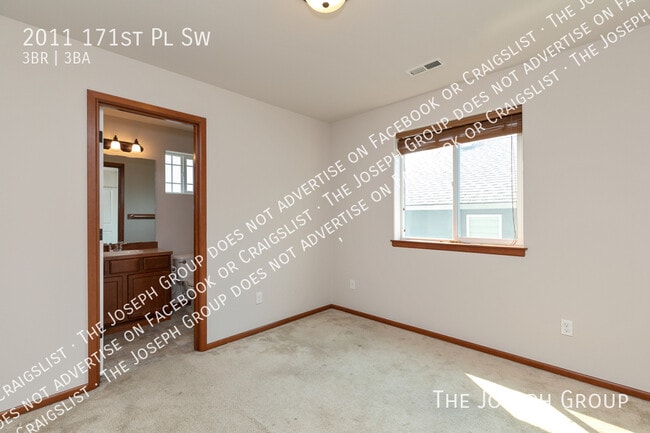 Building Photo - 2011 171st Pl SW