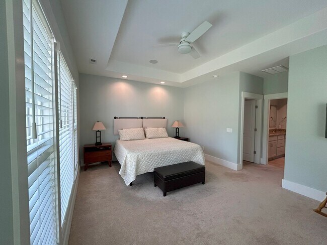 Building Photo - Beautifully appointed furnished 4 bedroom ...