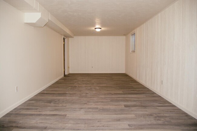 Building Photo - 2156 E Mineral Ave