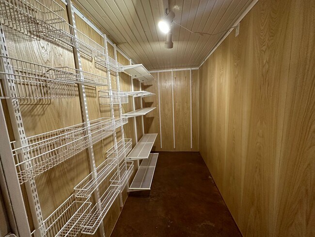 Building Photo - 606 Wilshire - 4/Bed 2/Bath