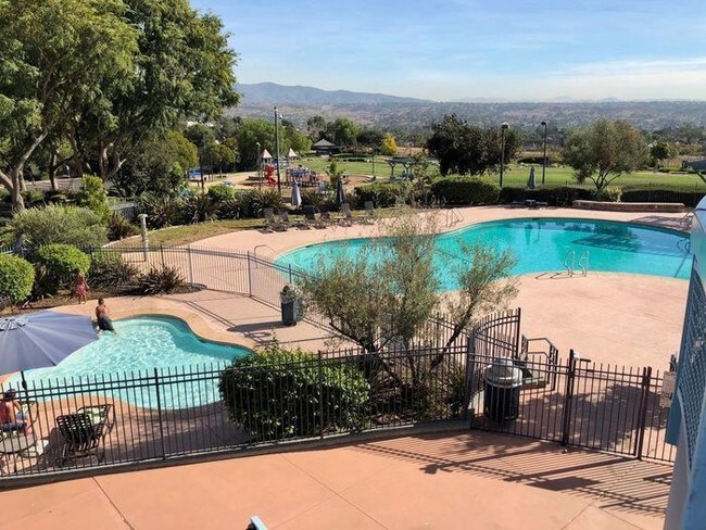 Building Photo - 2276 Manzana Way