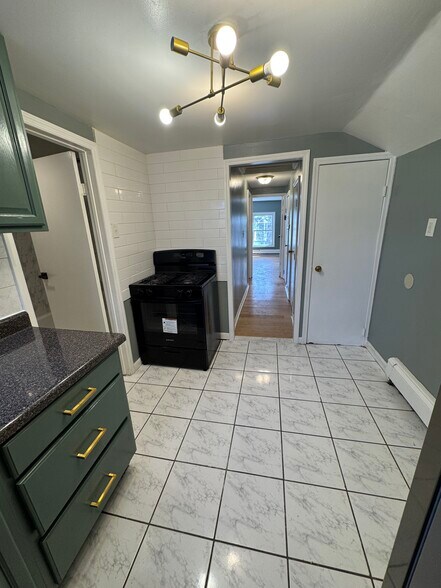 Building Photo - 35 Coit St