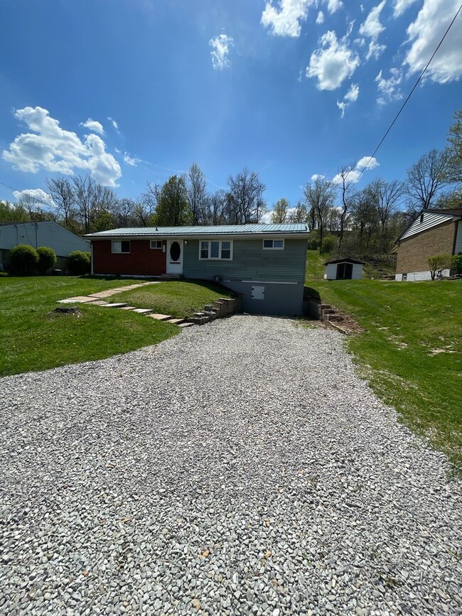 Primary Photo - Freshly Renovated 3 Bedroom Ranch with Mod...